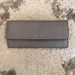 Michael KORS Jet Set Travel Wallet